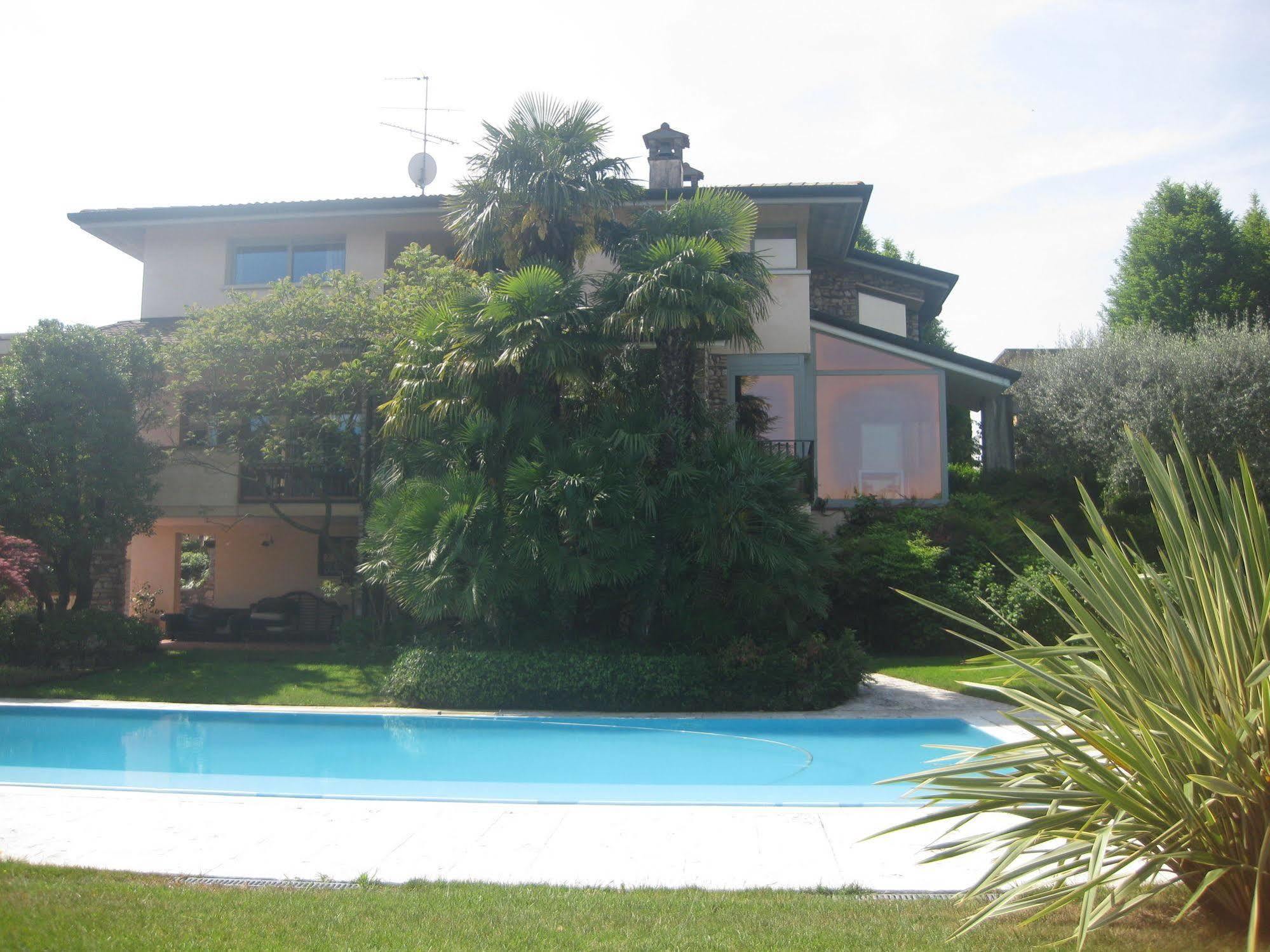 B&B Villa Adriano Desenzano del Garda Exterior photo