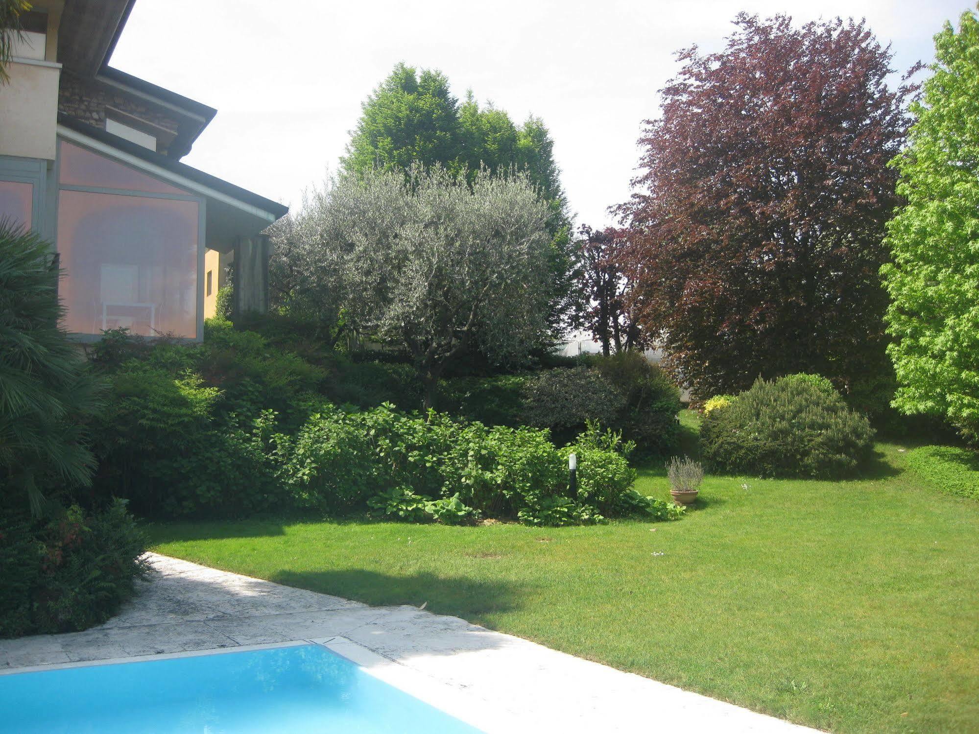 B&B Villa Adriano Desenzano del Garda Exterior photo